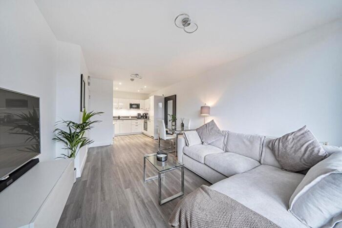 1 Bedroom Flat For Sale In Adenmore Road, London, SE6