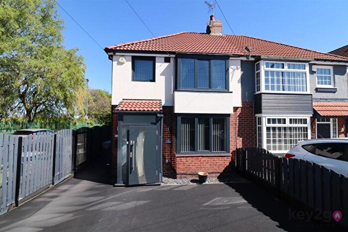 3 Bedroom Semi Detached House For Sale In Shiregreen Lane, Sheffield, S5