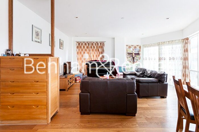 2 Bedroom Flat To Rent In Longfield Avenue, Ealing, W5