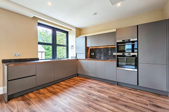 2 Bedroom Apartment To Rent In Windsor Court, Clarence Drive, HG1