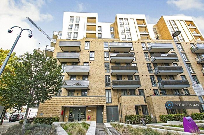 2 Bedroom Flat To Rent In Lariat Court, London, E3