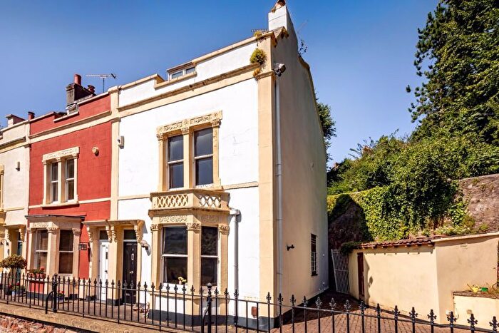 3 Bedroom End Of Terrace House For Sale In Glendale, Clifton, Bristol, BS8