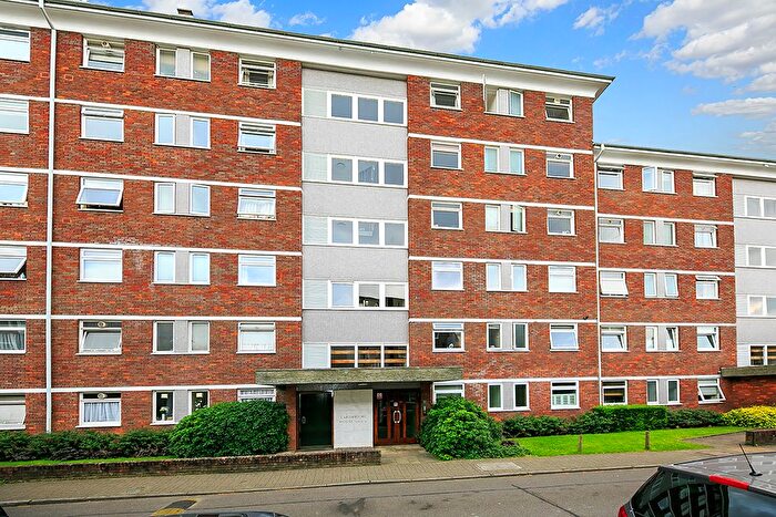 2 Bedroom Flat To Rent In Sheen Road, Richmond, TW10