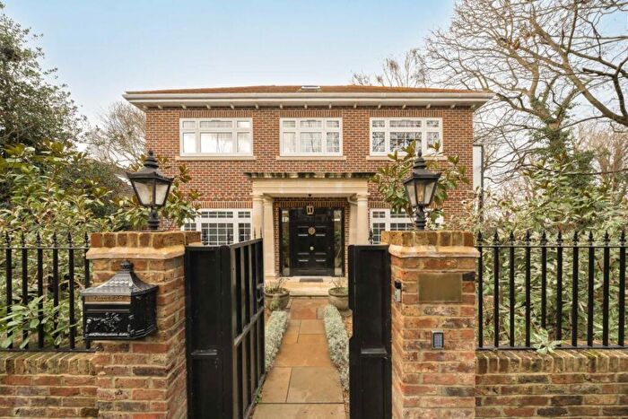 5 Bedroom Detached House For Sale In Church Path, Woodside Park, N12