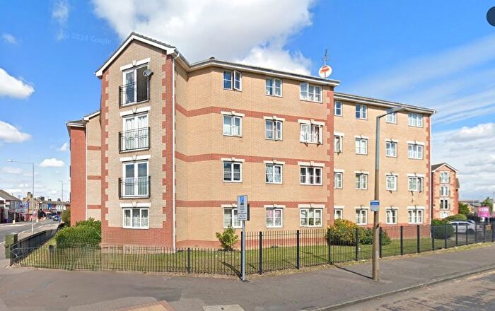 2 Bedroom Flat To Rent In Garner Court, Dunlop Road, Tilbury, RM18