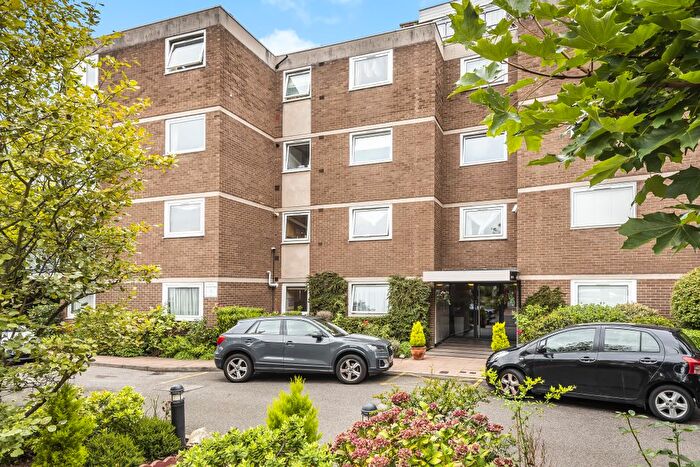 3 Bedroom Flat To Rent In Hillcrest Road, Ealing, W5