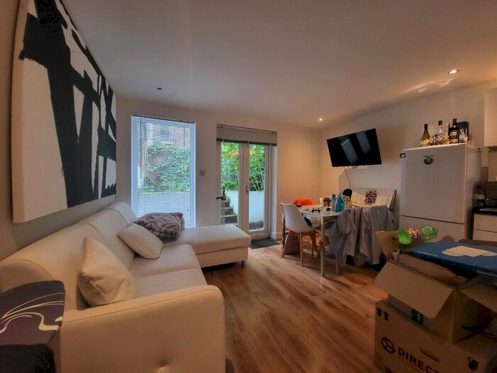 1 Bedroom Flat To Rent In Hetley Road, London, W12