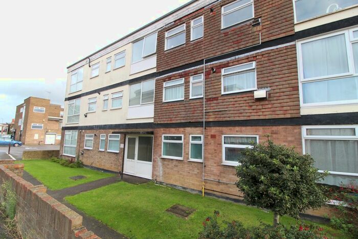 2 Bedroom Flat To Rent In Castle Court, Castle Lane, Hadleigh, Essex, SS7
