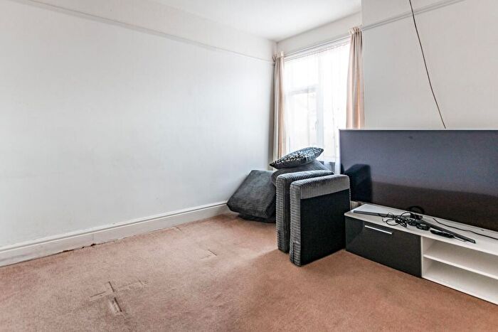 2 Bedroom Apartment To Rent In Felpham, PO22