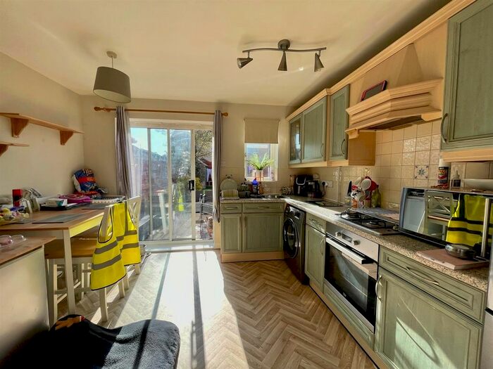 2 Bedroom Town House To Rent In Minchin Close, York, YO30