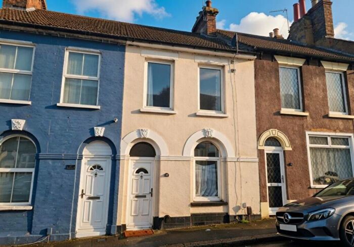 3 Bedroom Terraced House For Sale In Bryant Road, Rochester, Kent, ME2