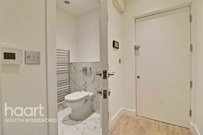 Flat To Rent In Glebelands Court, South Woodford, E18