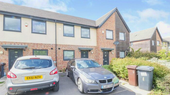 2 Bedroom Town House To Rent In May Close, Thurnscoe, Rotherham, S63