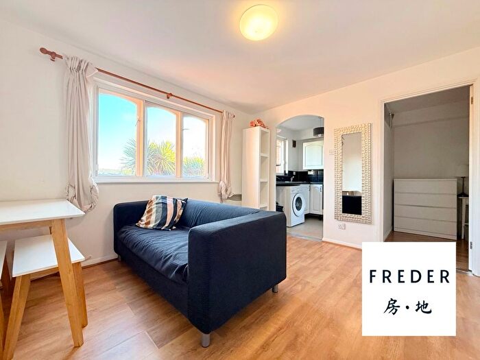 1 Bedroom Flat To Rent In John Silkin Lane, London, SE8