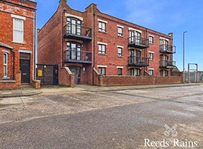 3 Bedroom Apartment / Flats For Sale In Flat Cromwell Court, Cromwell Road, Belfast, BT7