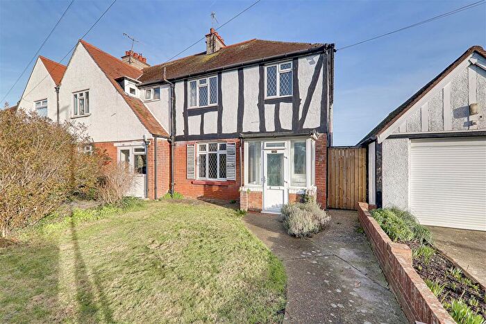 3 Bedroom End Of Terrace House For Sale In Beaumont Road, Broadwater, Worthing, BN14