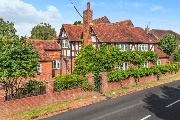 5 Bedroom Detached House For Sale In With Land & Annex Potential, Laddingford Village, ME18