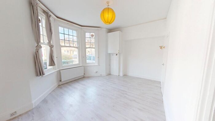 Studio To Rent In Walsingham Road, Hove, BN3