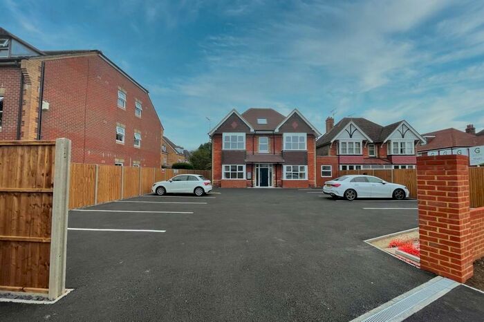 2 Bedroom Apartment To Rent In Horley, Surrey, RH6