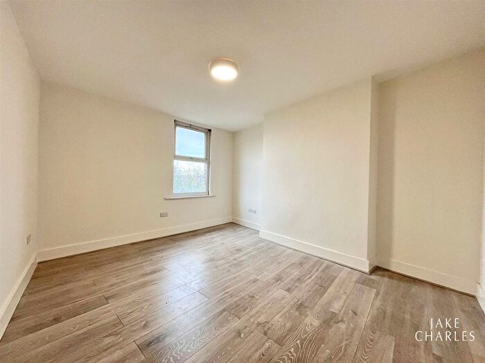 2 Bedroom Flat To Rent In High Street, London, N8