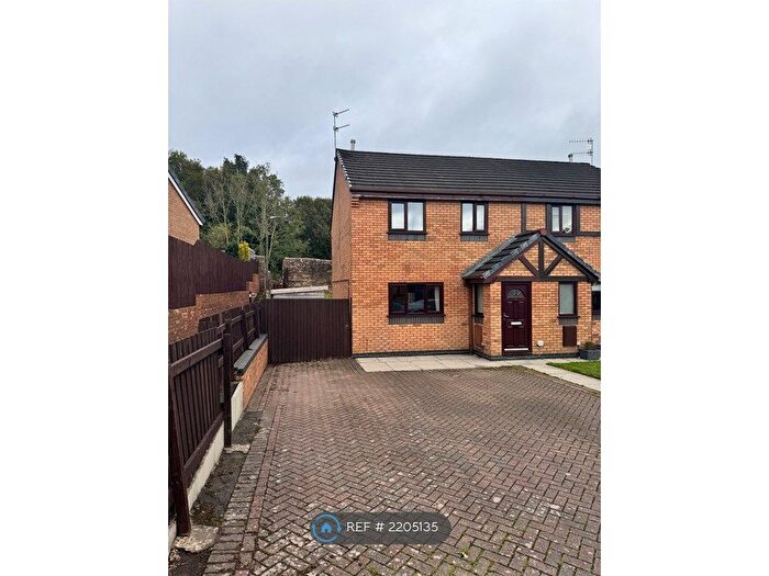 3 Bedroom Semi-Detached House To Rent In Printers Fold, Burnley, BB12