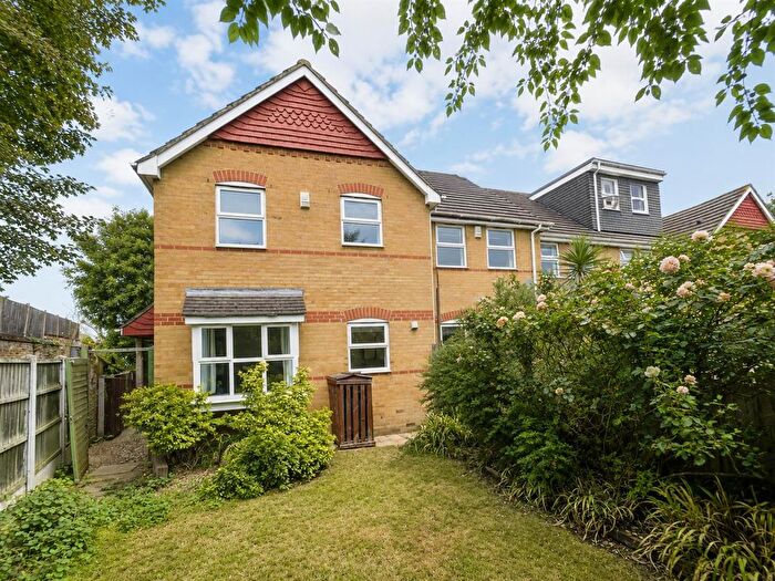 1 Bedroom End Terrace House For Sale In Christabel Close, Isleworth, TW7