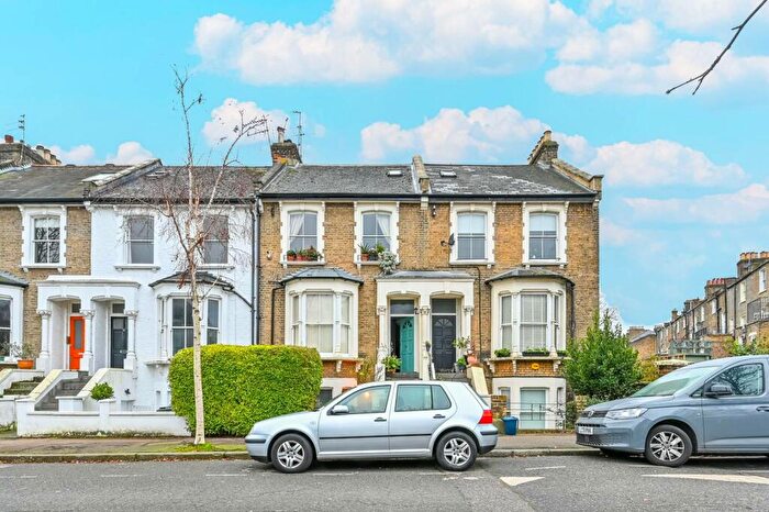 1 Bedroom Flat To Rent In Maury Road, Stoke Newington, London, N16