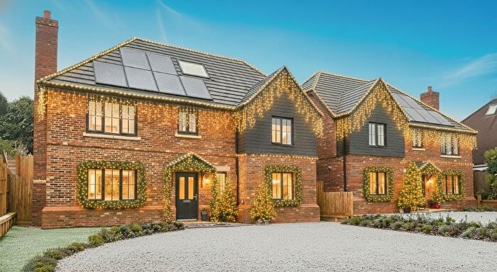 4 Bedroom Detached House For Sale In Dell Road, Northchurch, HP4