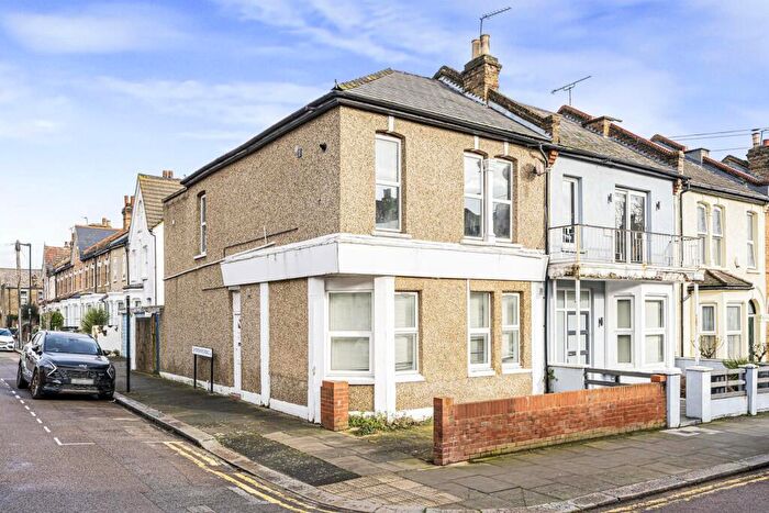 2 Bedroom Flat For Sale In Sidney Road, Wood Green, N22