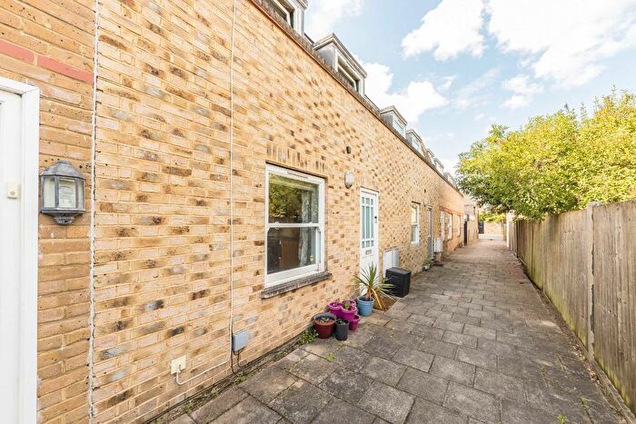 1 Bedroom Terraced House To Rent In Earls Mews, Winfrith Road, London, SW18