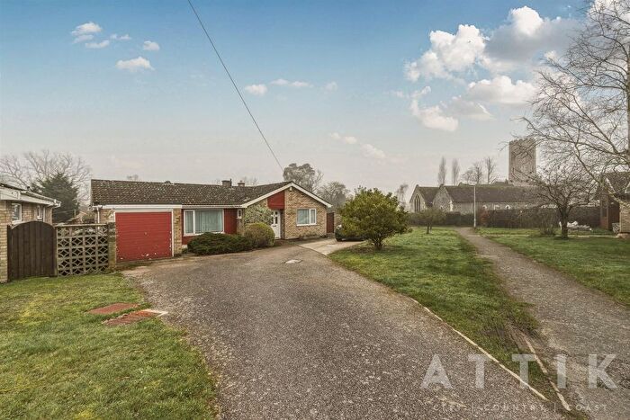 3 Bedroom Detached Bungalow For Sale In Park Walk, Holton, Halesworth, IP19