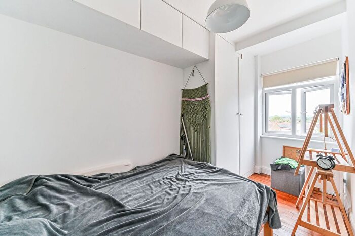 2 Bedroom Maisonette To Rent In Central Road, Worcester Park, KT4