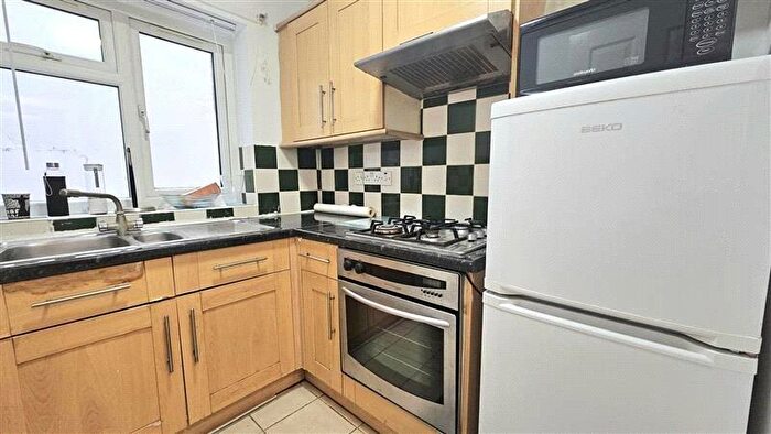 1 Bedroom Apartment To Rent In Kingsland Road, Hackney, E8