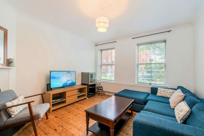 2 Bedroom Apartment To Rent In Hortensia Road, Chelsea, SW10