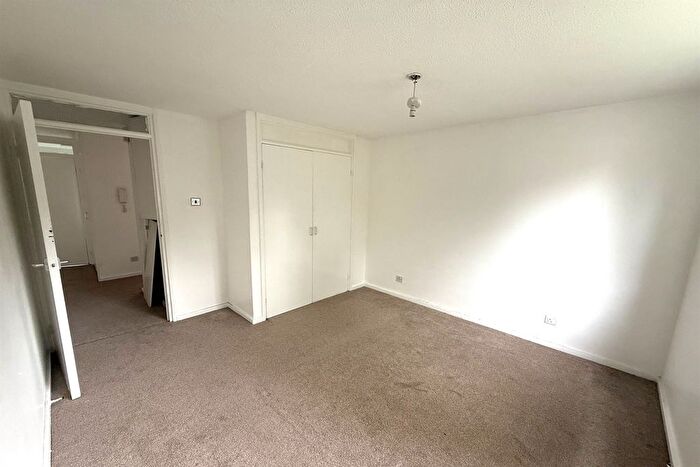 2 Bedroom Flat To Rent In Harboro Road, Sale, M33