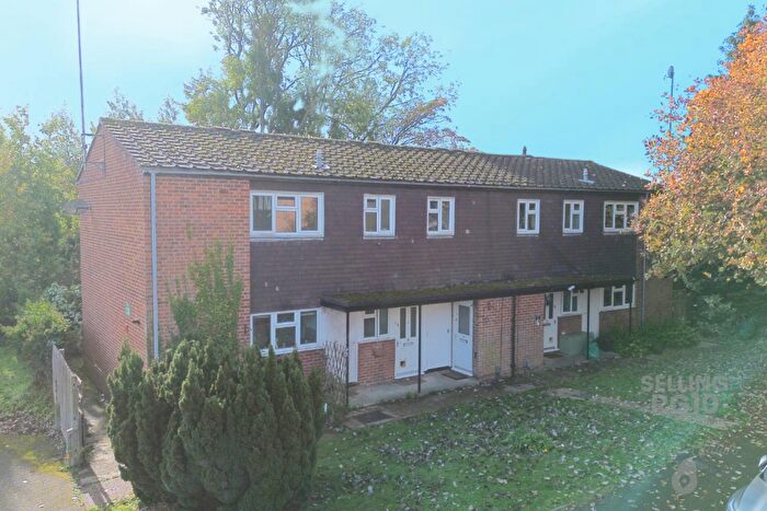 2 Bedroom Maisonette For Sale In Crest Close, Ruscombe, Twyford, RG10