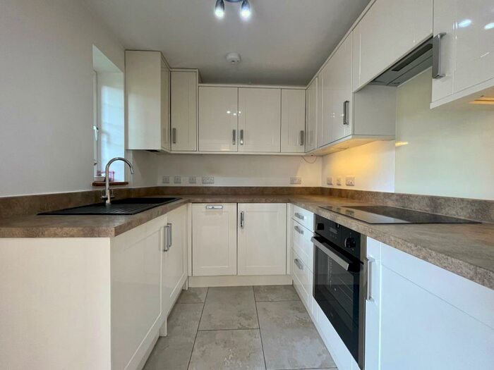 3 Bedroom House To Rent In Tudor Gardens, Worthing, BN11