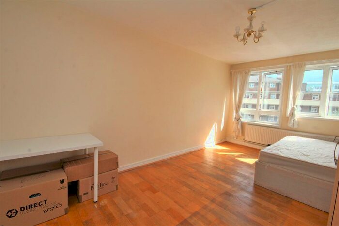 3 Bedroom Flat To Rent In Warden Road, Kentish Town, London, NW5