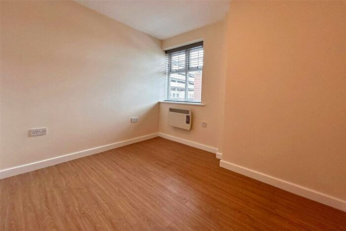 2 Bedroom Flat For Sale In Frederick Street, Aldershot, Hampshire, GU11