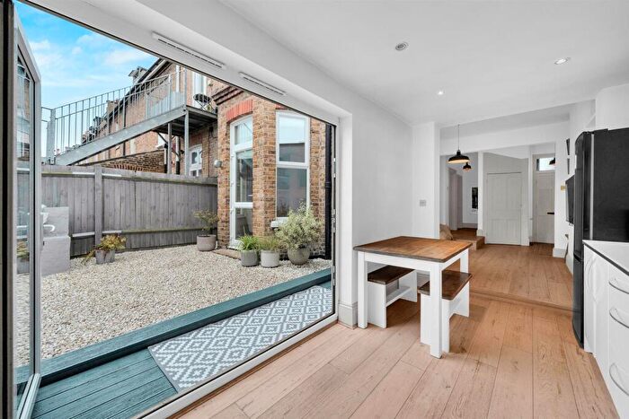 2 Bedroom Flat For Sale In College Road, Bromley, BR1