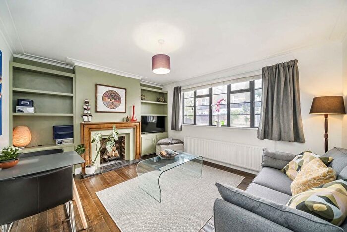 2 Bedroom Flat To Rent In Glyn Court, Streatham Hill, SW16