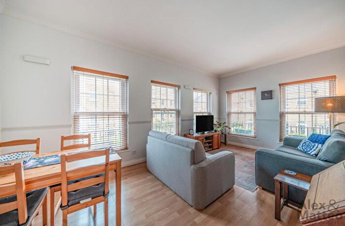 2 Bedroom Flat To Rent In William Square, Rotherhithe, SE16