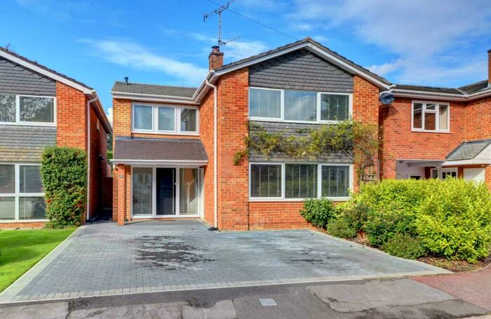 4 Bedroom Detached House To Rent In Spinners Walk, Marlow, SL7