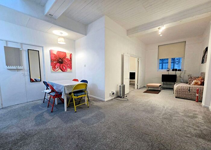 1 Bedroom Flat To Rent In St. John's Road, London, SW11