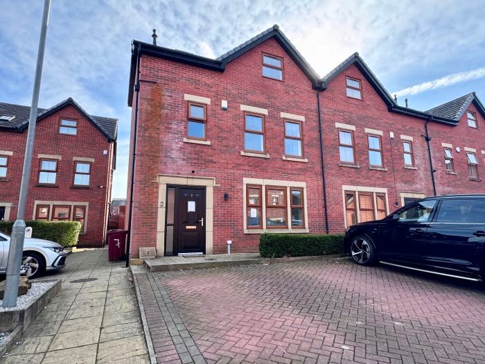 5 Bedroom Semi-Detached House To Rent In Vickers Close, Bolton, BL3