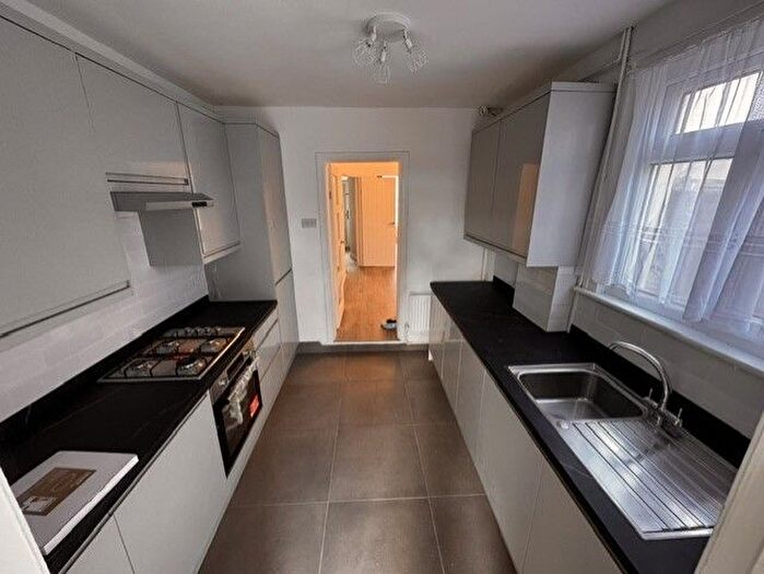 4 Bedroom Semi-Detached House To Rent In Elmhurst Road, Enfield, EN3