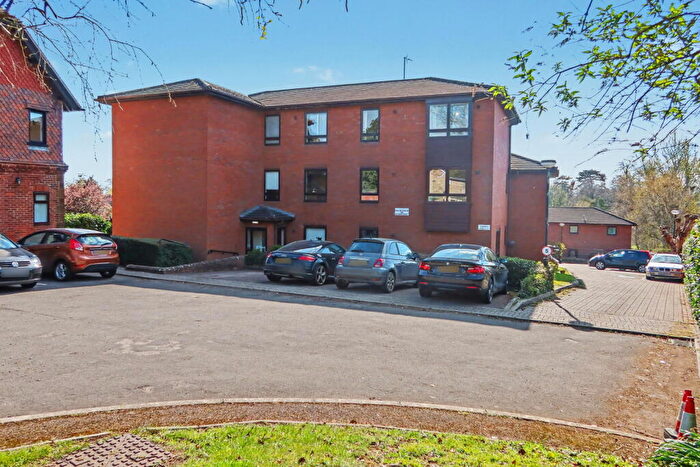 2 Bedroom Flat For Sale In Flat, Fircroft, Banbury, OX16