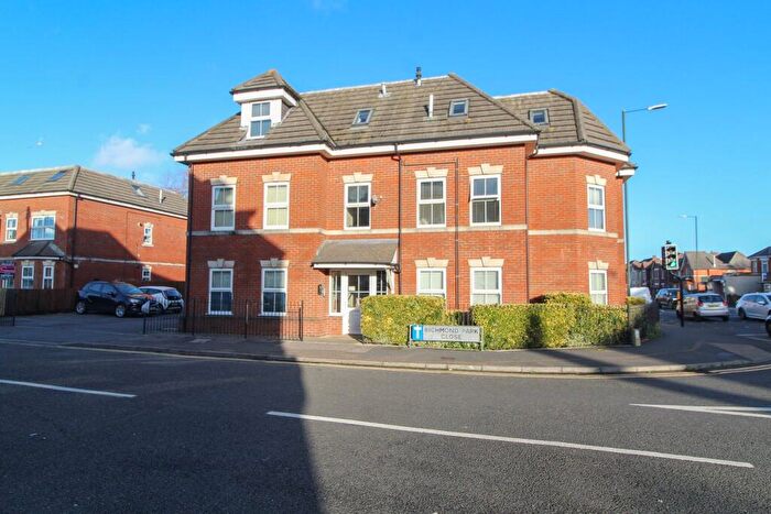 2 Bedroom Apartment For Sale In Holdenhurst Road, Bournemouth, BH8