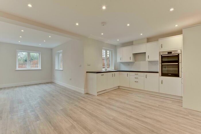 5 Bedroom Semi-Detached House To Rent In Cobham, KT11