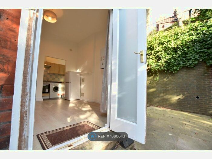 1 Bedroom Flat To Rent In Hart Hill Drive, Luton, LU2